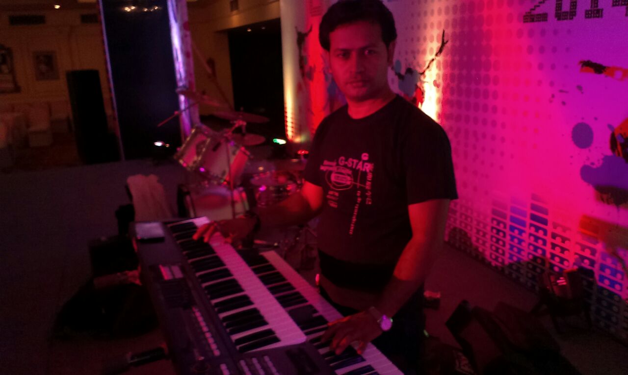 male keyboard players ras al khaimah uae