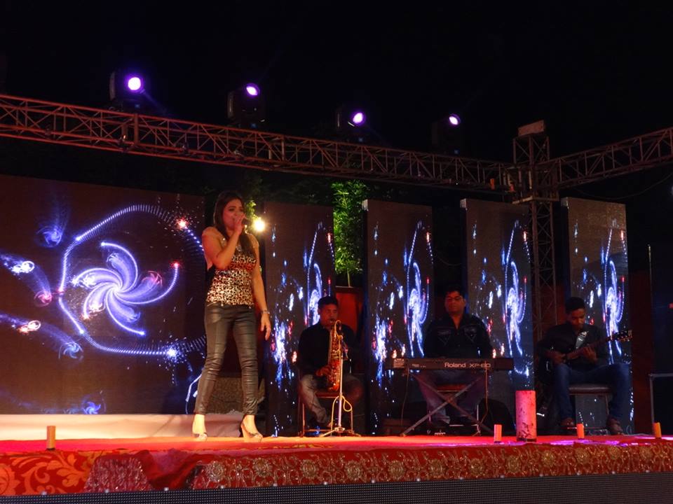 best live band with girl ras al khaimah uae