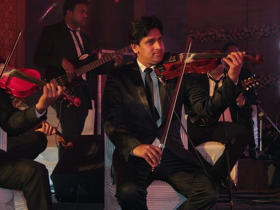 male violin players ras al khaimah uae